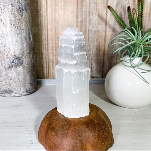 Selenite Skyscraper Tower - Hight: 4” Base: 1.75” - Picture 1 of 10